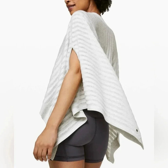 Lululemon Forward Flow Poncho  Heathered Core Ultra Light Grey  OS - Picture 4 of 15